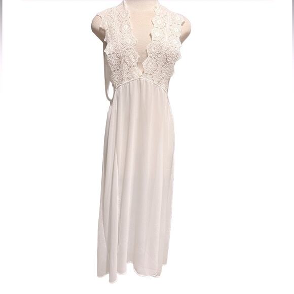 SADIE & SAGE WHITE LACE WITH BACK TIE COVER
UP/DRESS - SIZE - Picture 1 of 11